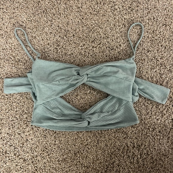 Cute little summer going out top. From a boutique 🌸 - Picture 1 of 1